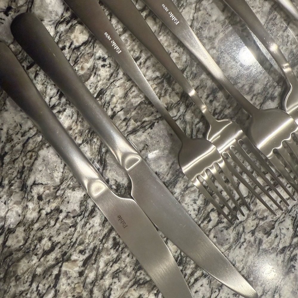 NIB Fable Matte Silver Flatware Set 10pcs - Picture 9 of 12